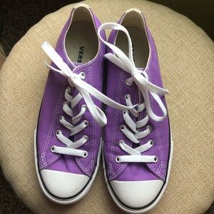Light purple girls/women’s converse. Worn once